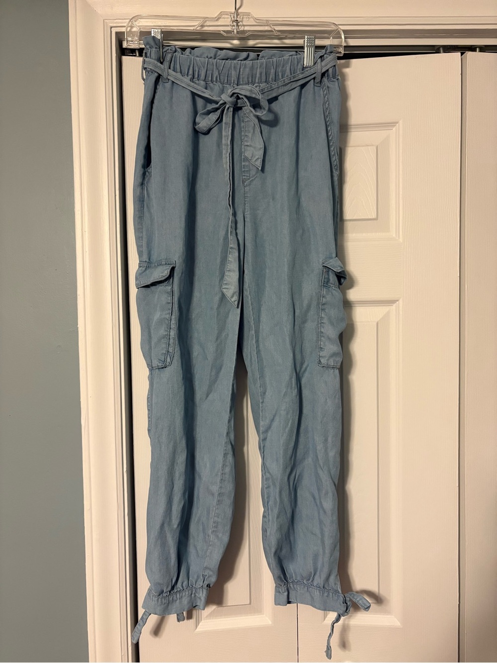 Light Chambray Cargo Tie-Waist Joggers